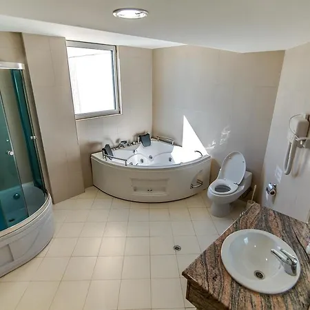 Feni Hotel 3*
